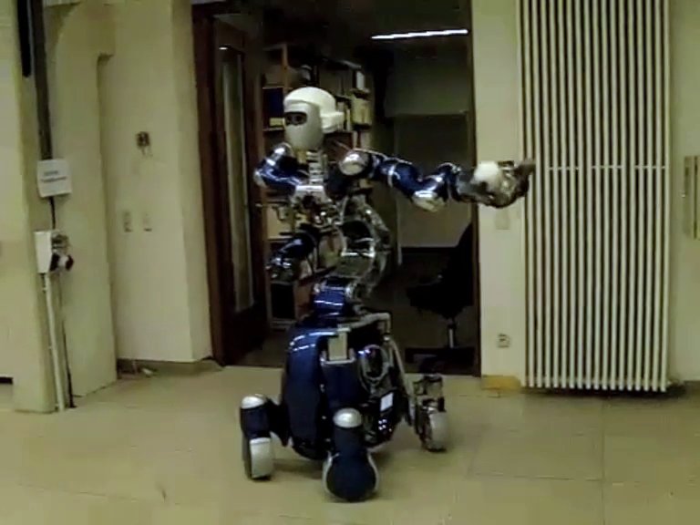 Agile Justin: A Humanoid Robot from DLR can throw a baseball