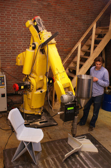 3D printer using giant robot arm