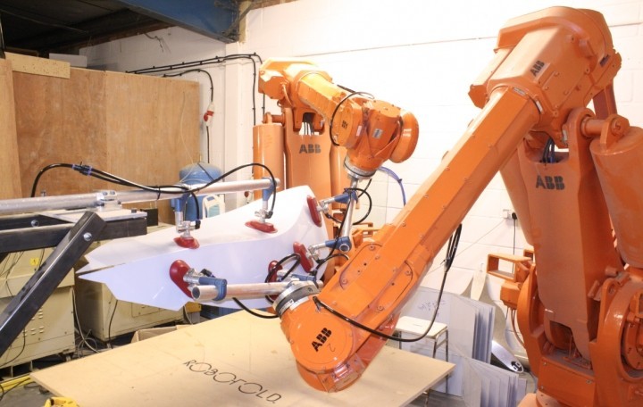 Robots folding and bending metal