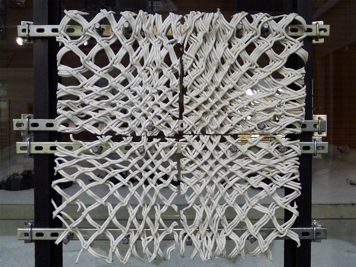 Rapid Prototyping Robot builds clay facades