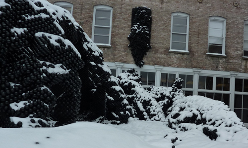 Robot assemble black ping pong balls