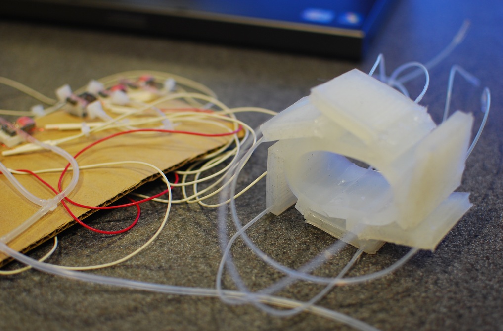 Soft Robot Using EP Magnets and Pneumatic Battery